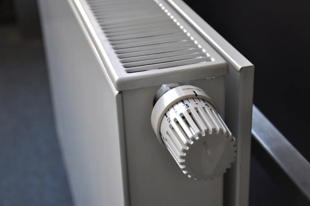 Panel radiator with a white thermostatic valve